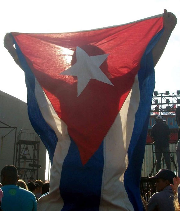 Bandera cubana con silueta