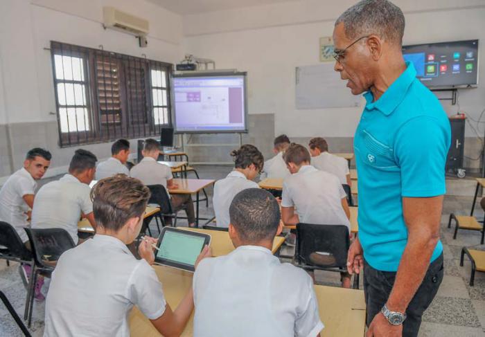 Tics en las escuelas cubanas