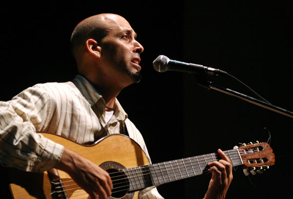 Leonardo García-cantante y trovador