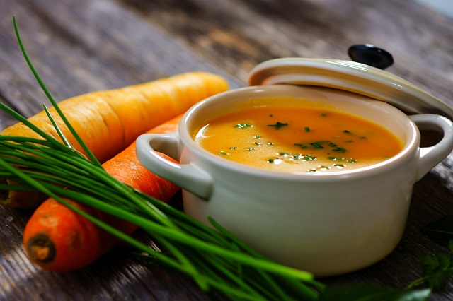 Sopa de zanahoria-cebollino