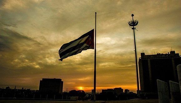 cuba-bandera-media-asta- Ismael Francisco cuba-bandera-media-asta- Ismael Francisco