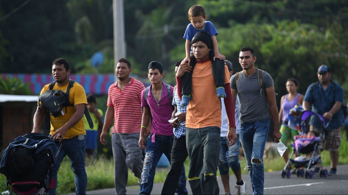 Inmigrantes hondureños-caravana que se dirige a Estados Unidos