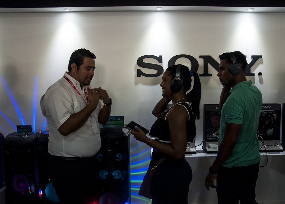 Atractivos productos de Sony en Feria Internacional de La Habana