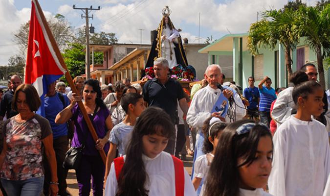 Procesión-virgen de la Candelaria-calles de Ceiba Mocha-Matanzas