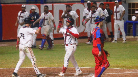 Cuba vs Panamá en fase preliminar del Panamericano de béisbol sub-23, celebrado en Beijing