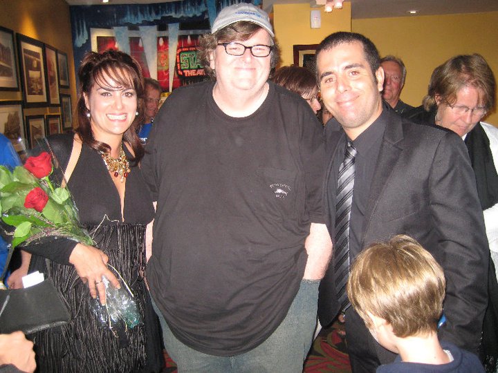 Blanca Rosa Blanco con Michael Moore e Ian Padrón.