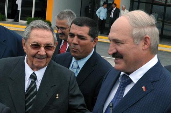 Raúl y Alexander Lukashenko