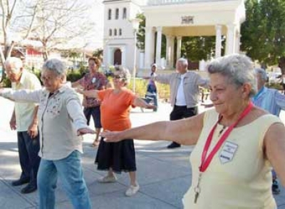 ancianos haciendo ejercicios