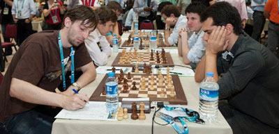 El equipo ruso (a la izquierda) El equipo ruso (a la izquierda)