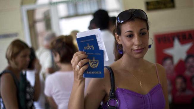Muchacha con pasaporte