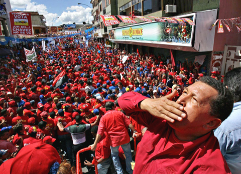 Chávez junto a su pueblo