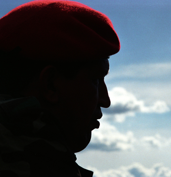 Hugo Chávez con boina roja
