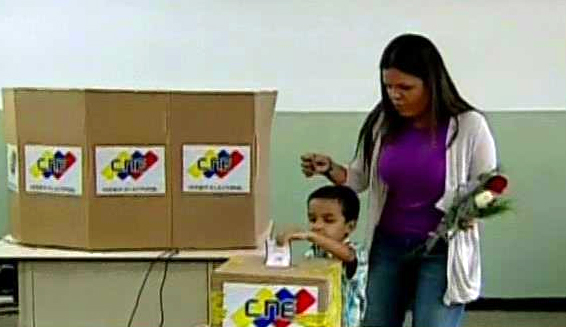 María Gabriela hija de Chávez votó