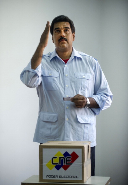 Maduro votó 05