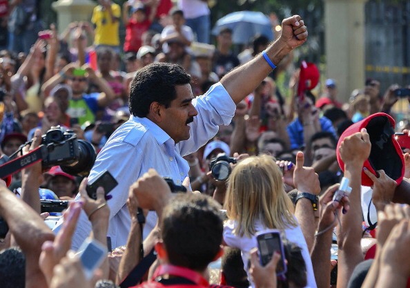 Maduro puño en alto