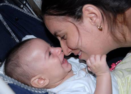 Mamá y bebe Mamá y bebe