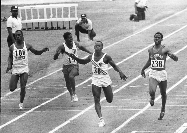 1966 Final de 100 metros Enrique Figuerola Cuba, Edwin Roberts TRT