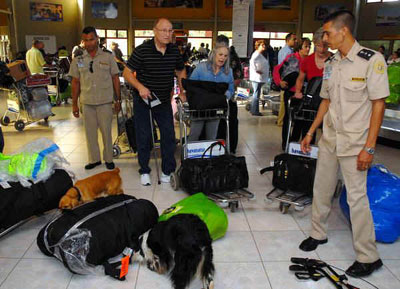 Trabajo en la ADUANA Trabajo en la ADUANA