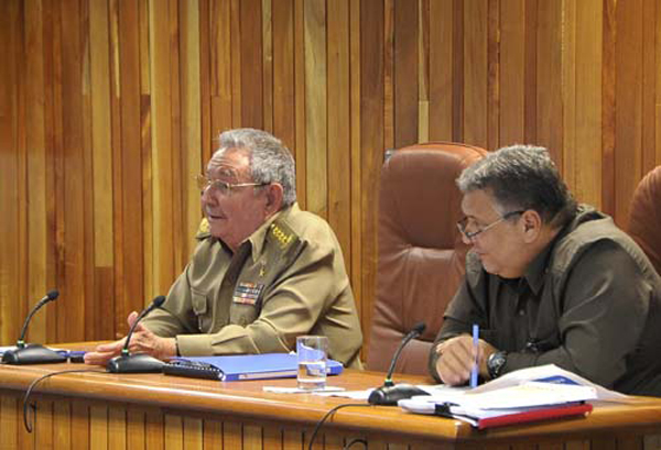Raúl Castro en el Consejo de Ministros