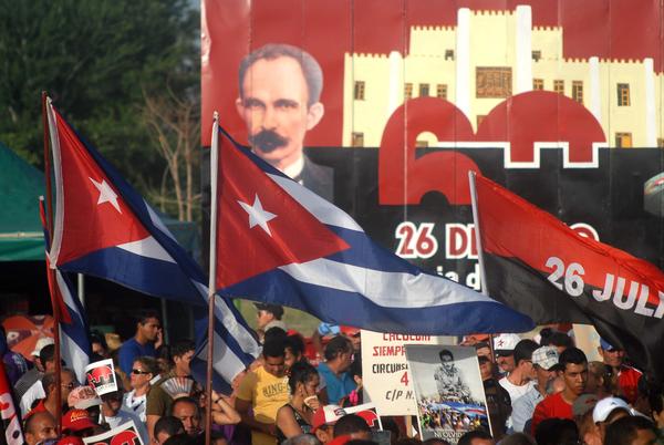 Banderas cubanas y del 26