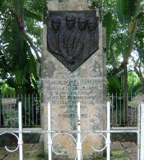 Monumentos a los Pérez en el Cacahual
