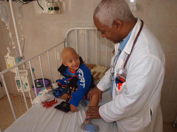 DDHH-Cuba. Niño en el hospital oncológico de Cuba. 