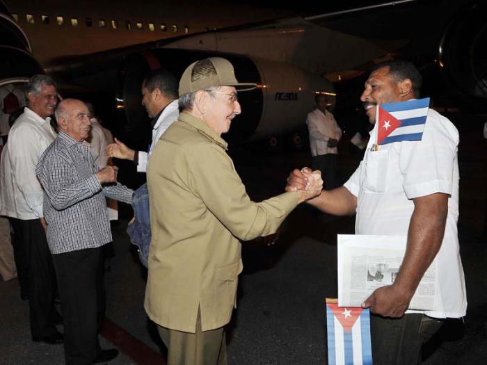 Raúl Castro-despedida aeropuerto-medicos cubanos