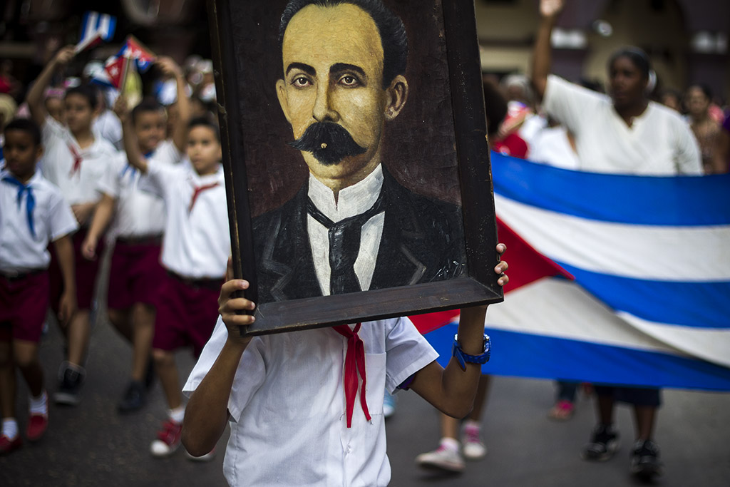 Homenaje de los pioneros a José Martí 14