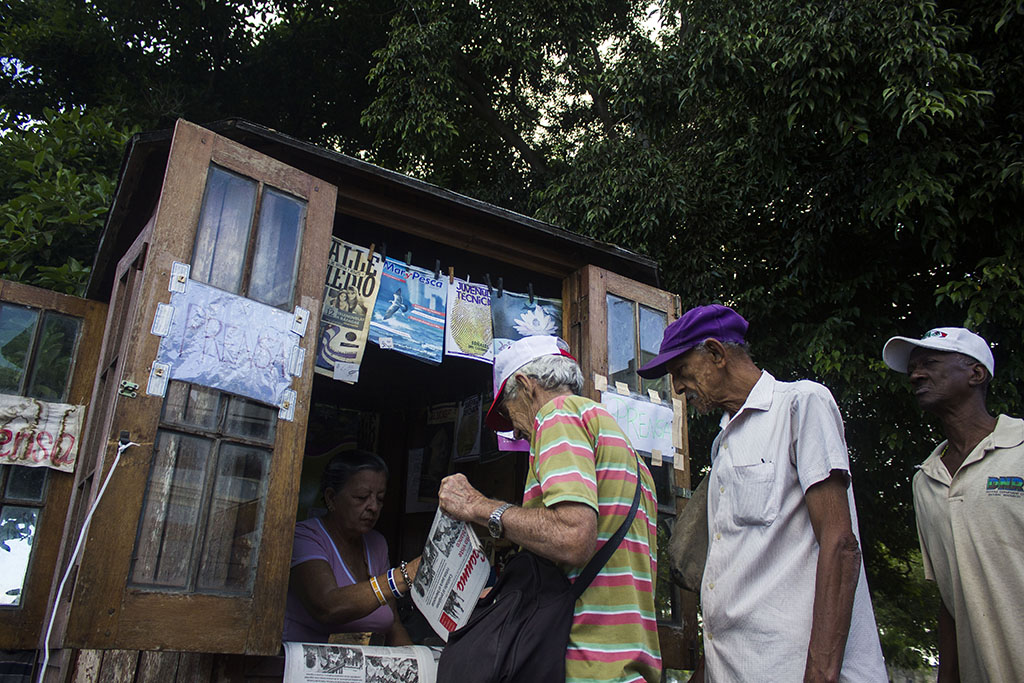 Venta de periódicos 04 Venta de periódicos 04