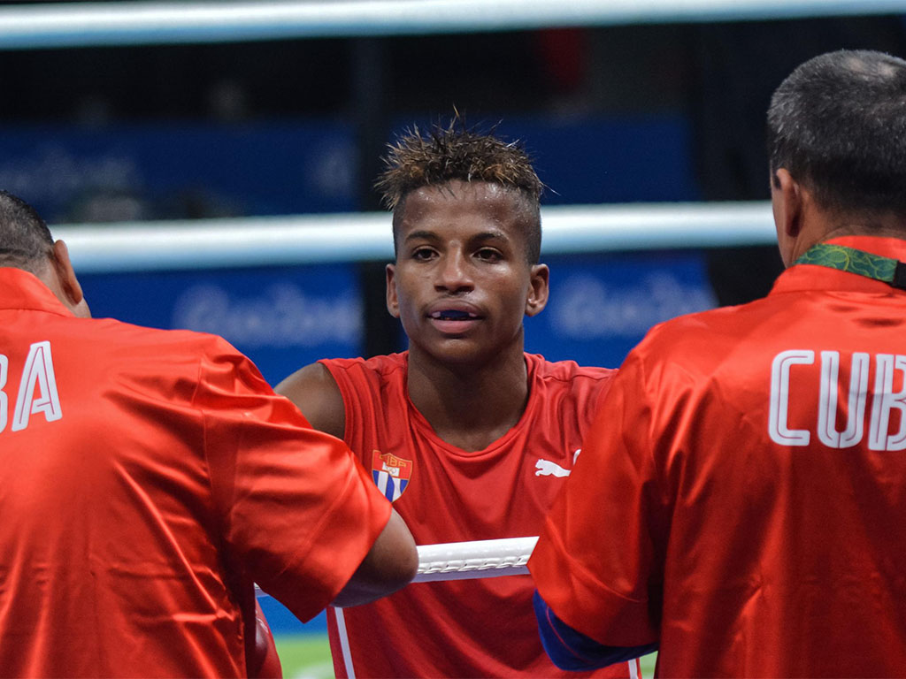 La cubana Dayaris Mestre (de azul), de la división de 48 Kg, pierde frente a la kazaja Otgontsetseg Galbadrakh, por Ippon, en la discusión de la medalla de bronce, en la Arena Carioca 2, en el Parque Olímpico de la Barra de Tijuca.