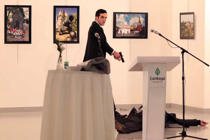 Asesinan embajador ruso en Turquía Asesinan embajador ruso en Turquía