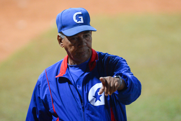Carlos Martí-mentor del equipo de béisbol granma