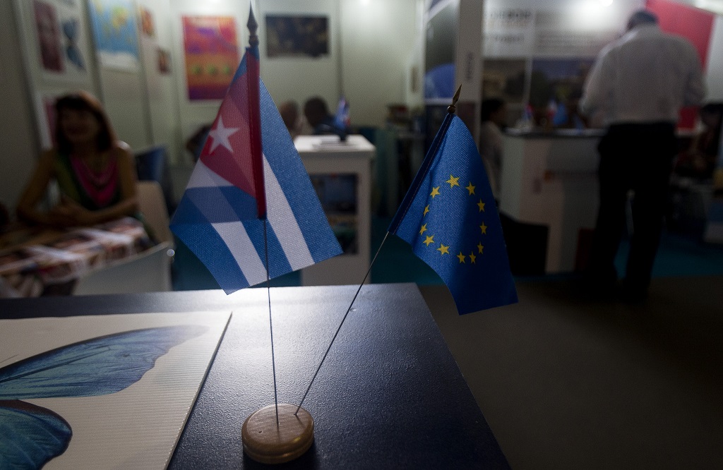 Banderas Cuba-Unión Europea