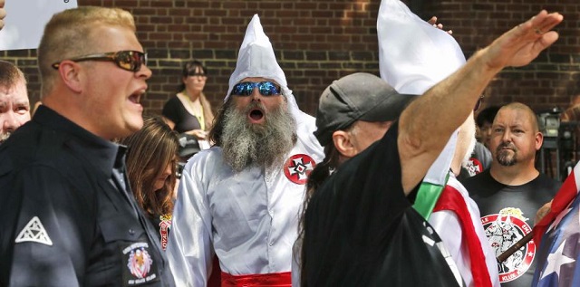 Charlottesville-marcha-miembros del KuKluxKlan Charlottesville-marcha-miembros del KuKluxKlan