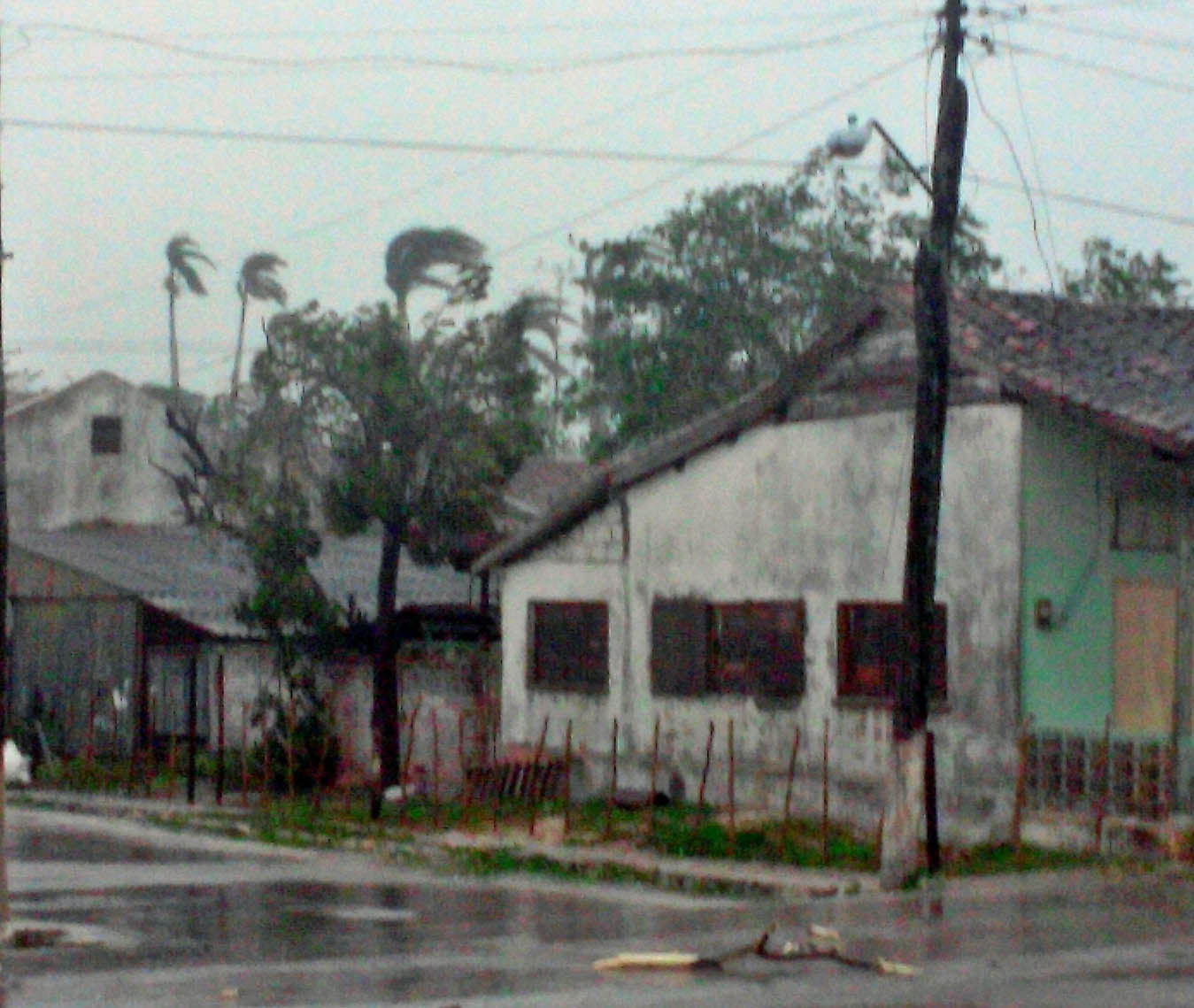 La ciudad de Yaguajay, en Sancti Spíritus , al paso del huracán irma por la costa norte de Cuba, el 9 de septiembre de 2017.