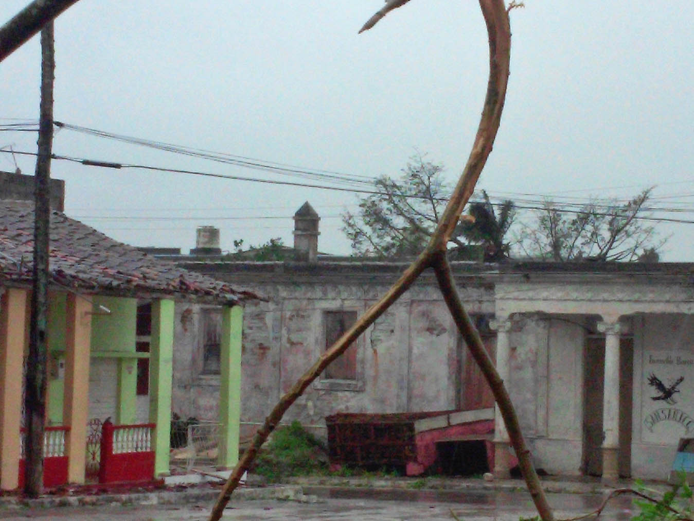 La ciudad de Yaguajay, en Sancti Spíritus , al paso del huracán irma por la costa norte de Cuba, el 9 de septiembre de 2017.
