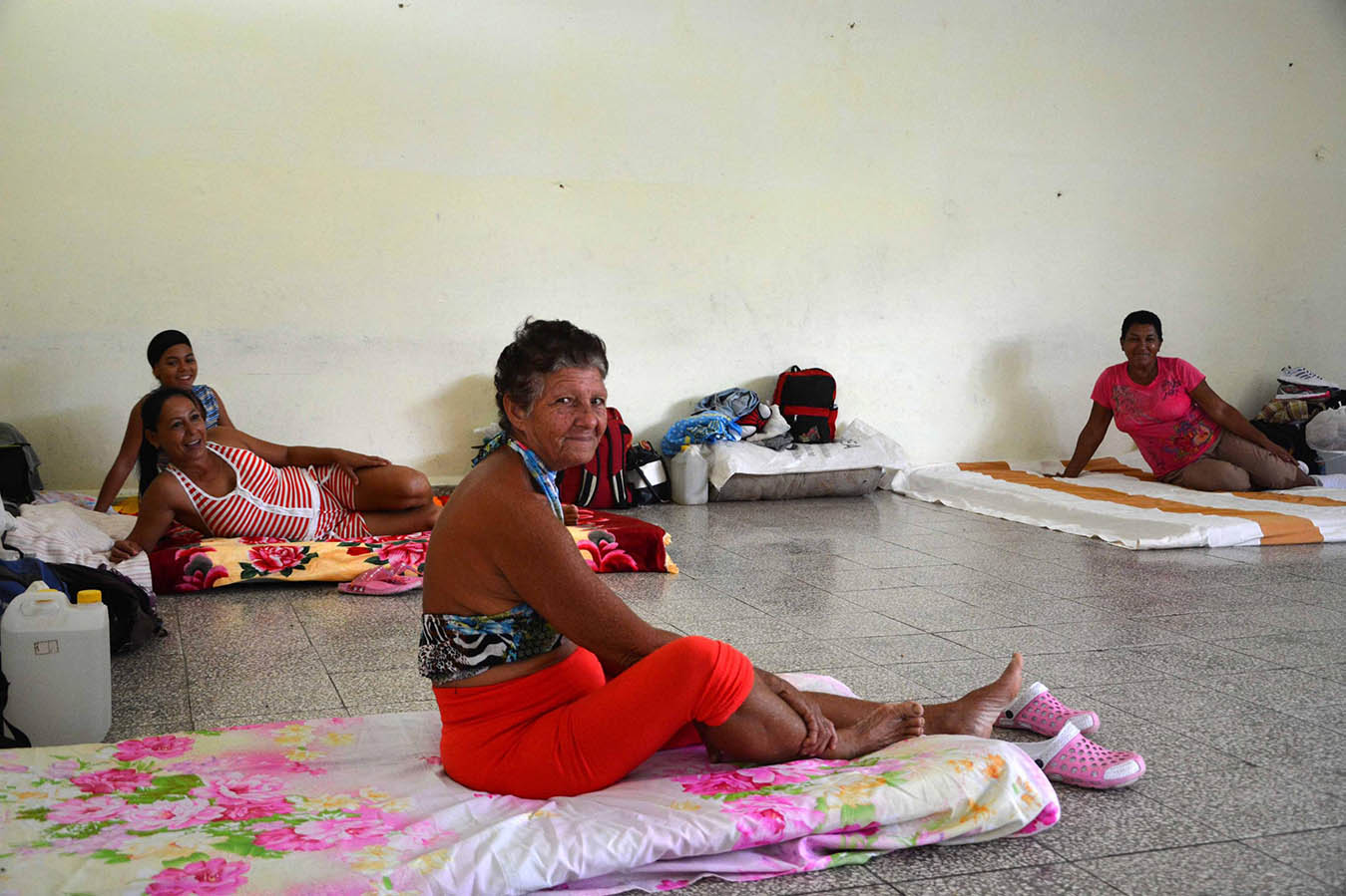 Continúan evacuados pobladores de zonas bajas del municipio de Río Cauto, debido a las inundaciones provocadas por los escurrimientos de las precipitaciones asociadas al huracán Irma, provincia Granma, Cuba, 11 de septiembre de 2017.