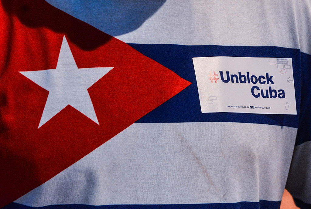 Bandera cubana vs Bloqueo