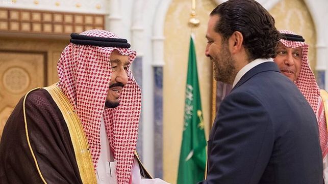 Rey salmán bin abdulaziz de arabia saudí (i) recibe al exprimer ministro del libano saad h Rey salmán bin abdulaziz de arabia saudí (i) recibe al exprimer ministro del libano saad h