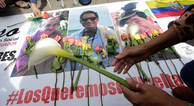 Vigilia a periodistas ecuatorianos asesinados Vigilia a periodistas ecuatorianos asesinados