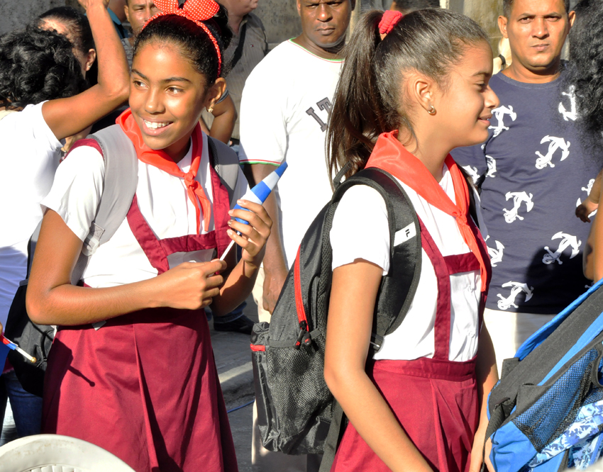 Al terminar el acto, todos se encaminan a las aulas. Al terminar el acto, todos se encaminan a las aulas.