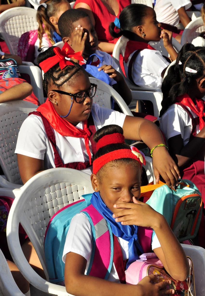 Los niños disfrutan de la inauguración. Los niños disfrutan de la inauguración.
