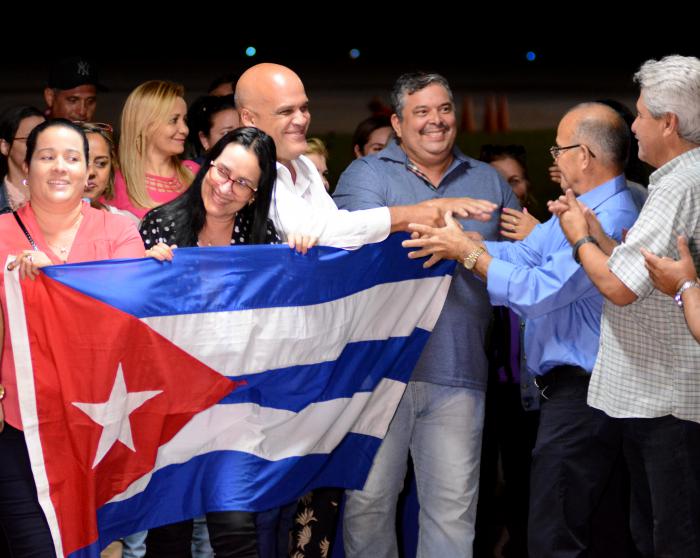 Médicos cubanos llegan a Cuba 1