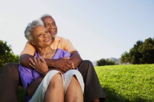 Ancianos-abrazos-amor Ancianos-abrazos-amor