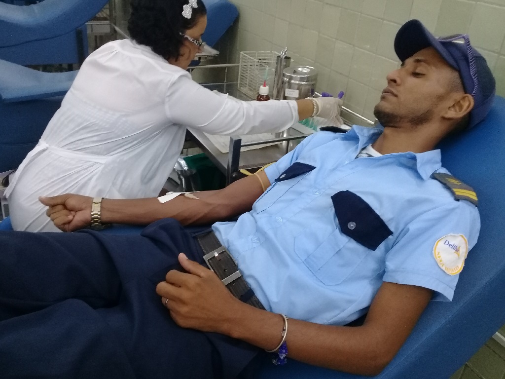 Donante en Banco Provincial Donante en Banco Provincial