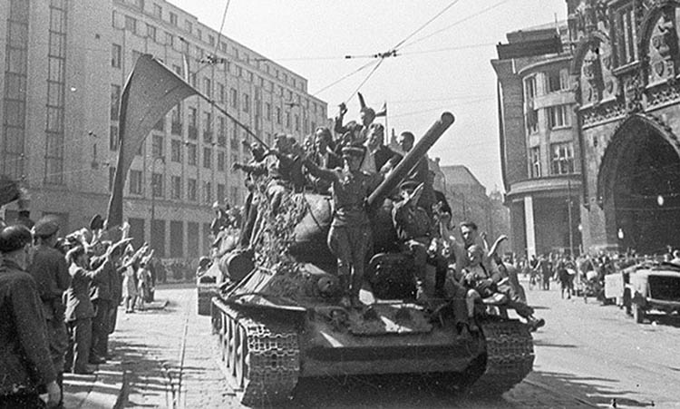 Ocupantes y traidores-victoria-Varsovia Ocupantes y traidores-victoria-Varsovia