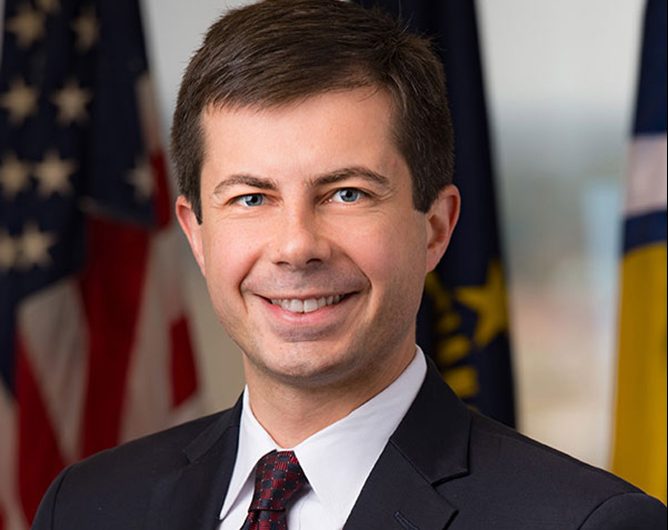 Pete Buttigieg-triunfo de en Lowa Pete Buttigieg-triunfo de en Lowa