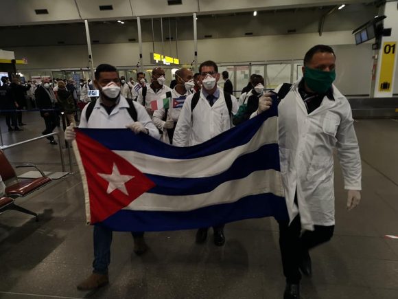 Médicos cubanos-llegando a Italia Médicos cubanos-llegando a Italia