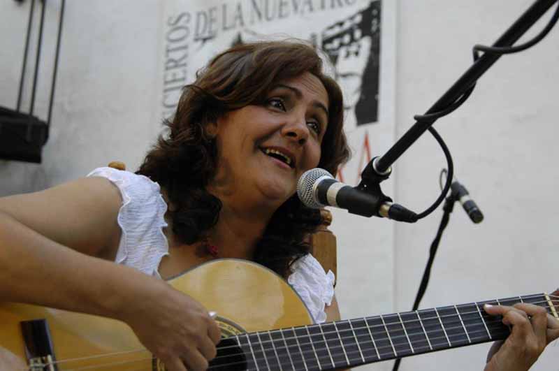 Cantautora infantil-Edelis Loyola-Holguín Cantautora infantil-Edelis Loyola-Holguín