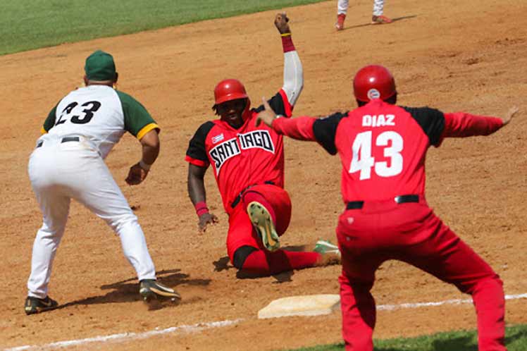 Beisbol-Santiago Pinar